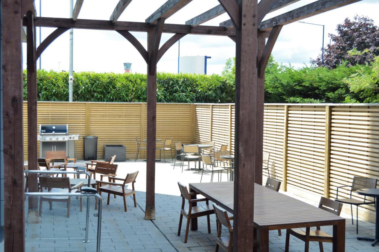 Staybridge Suites London Heathrow - Bath Road, An Ihg Aparthotel Hillingdon Ngoại thất bức ảnh