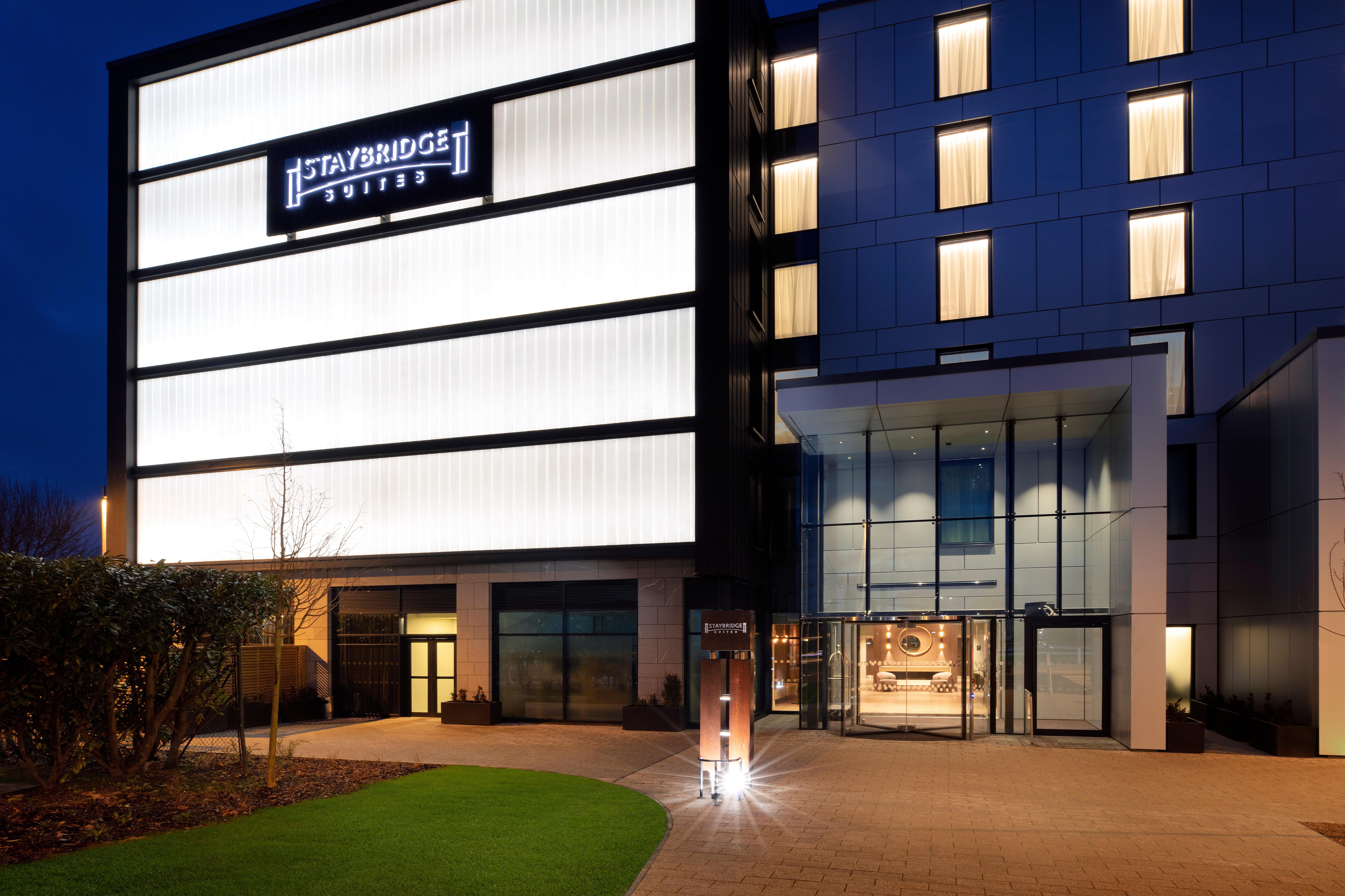 Staybridge Suites London Heathrow - Bath Road, An Ihg Aparthotel Hillingdon Ngoại thất bức ảnh